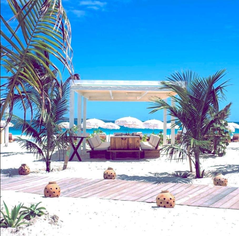 Front Line Unit 520 Ft2 - 48 M2, On Second Floor, Stunning Ocean View Daire Cul de Sac Dış mekan fotoğraf